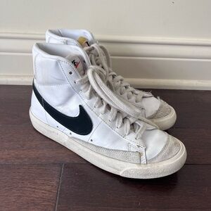 Nike White and Black Women's Sneakers
